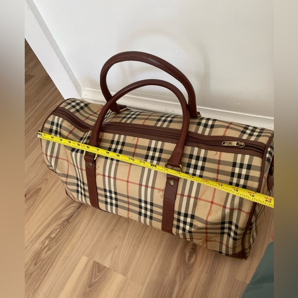 BURBERRY vintage 
BROWN HAYMARKET CHECK COATED CANVAS DUFFLE BAG - Picture 13 of 16